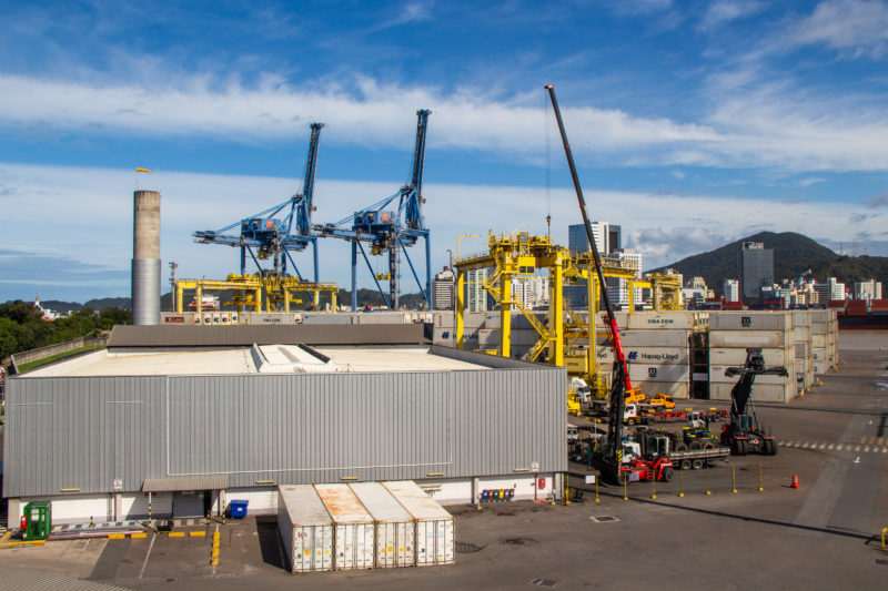 Portonave, em Navegantes, atinge marca hist&oacute;rica e entra para seleto grupo portu&aacute;rio do Brasil – Foto: Bruno Golembiewski/ND