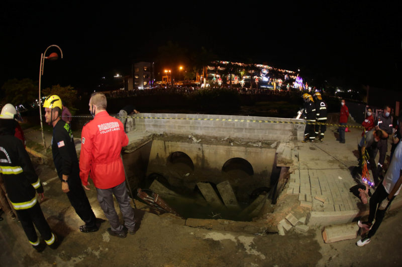 V&iacute;timas da queda da cal&ccedil;ada em Joinville t&ecirc;m mais tempo para requerer indeniza&ccedil;&atilde;o – Foto: Carlos Jr/ND