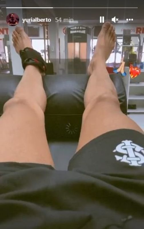 Yuri Alberto foi ao clube para fazer fisioterapia – Foto: Ricardo Duarte/Inter/Divulga&ccedil;&atilde;o