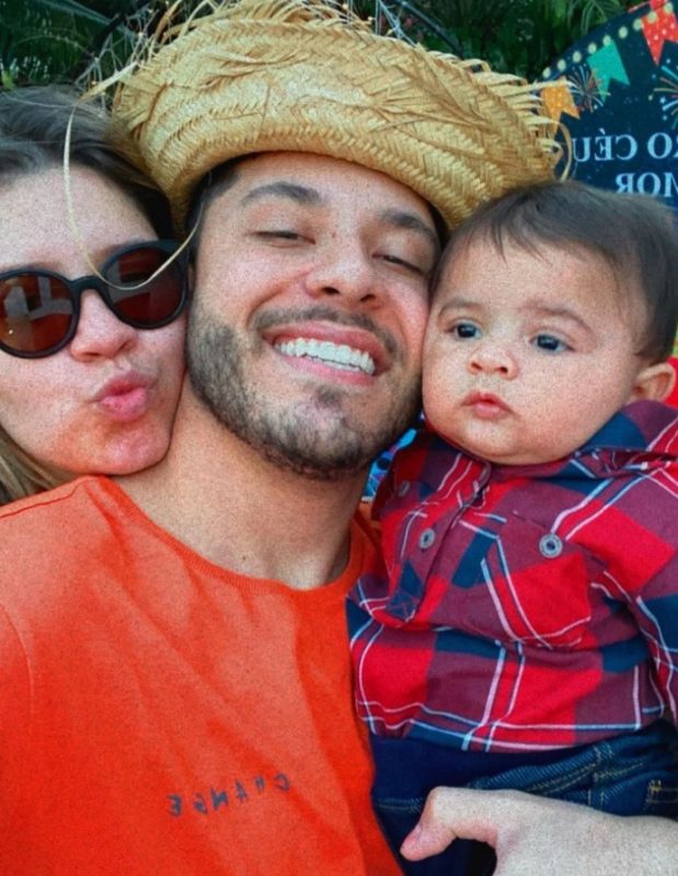 O ex de Mar&iacute;lia Mendon&ccedil;a fez um desabafo emocionado ap&oacute;s o enterro da cantora. – Foto: Reprodu&ccedil;&atilde;o/Internet