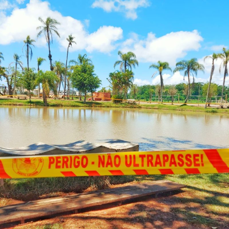 Lago foi isolado depois que jacar&eacute; apareceu – Foto: Reprodu&ccedil;&atilde;o/ND
