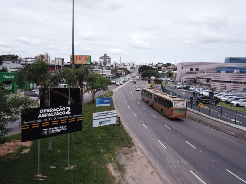 As obras da Ivo Silveira v&ecirc;m sendo executadas pela empreiteira Qualidade Pavimenta&ccedil;&otilde;es Ltda. desde julho e t&ecirc;m prazo de oito meses para serem conclu&iacute;das – Foto: Leonardo Sousa/PMF/Divulga&ccedil;&atilde;o/ND