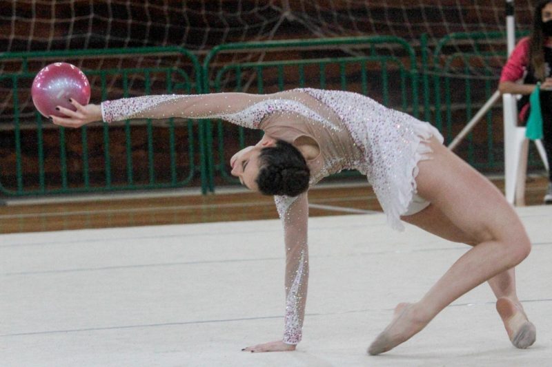 Luana Franceschi de Souza, de 18 anos, da ginástica rítmica &#8211; Foto: Leo Munhoz/ND