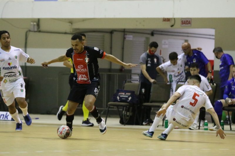 No último jogo, contra o Concórdia, o JEC Futsal goleou por 9 a 1, com direito a hat-trick de Dieguinho &#8211; Foto: Juliano Schmidt/JEC Futsal/Divulgação/ND