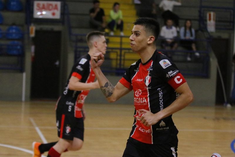 Com direito a hat-trick no primeiro jogo da final do Estadual, João Silveira vive grande temporada no Sub-20 e com espaço no elenco principal – Foto: Arquivo Pessoal/Divulgação/ND