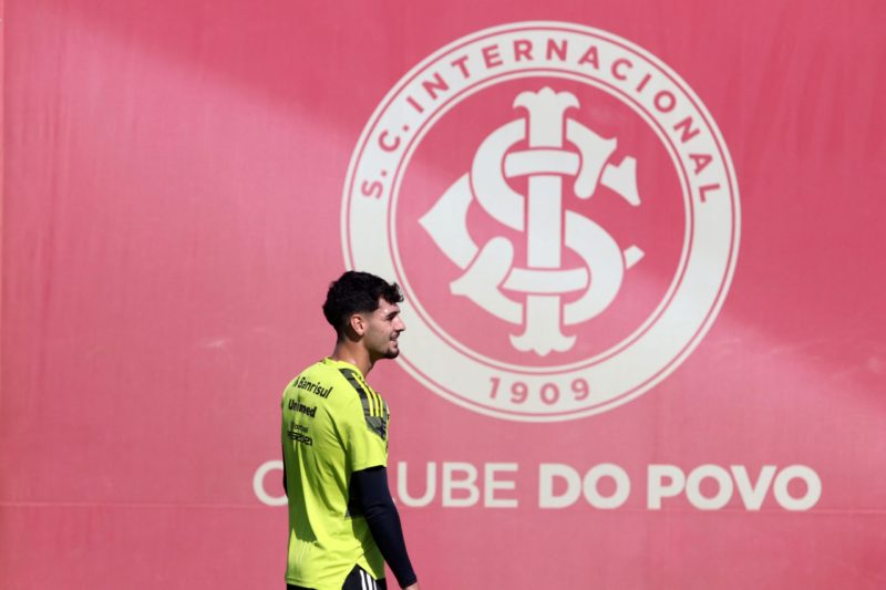 Johnny deve voltar ao meio-campo &#8211; Foto: Ricardo Duarte/Inter/Divulgação