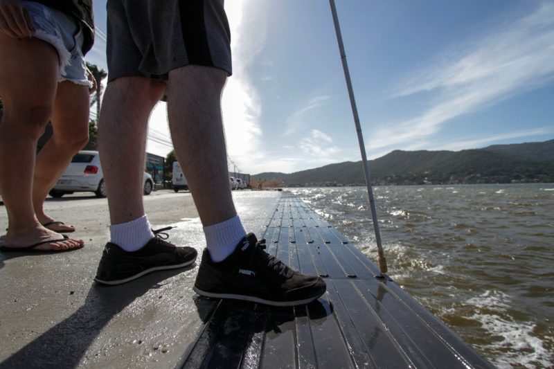 Piso t&aacute;til da Lagoa da Concei&ccedil;&atilde;o tamb&eacute;m foi criticado por moradores – Foto: L&eacute;o Munhoz/ND