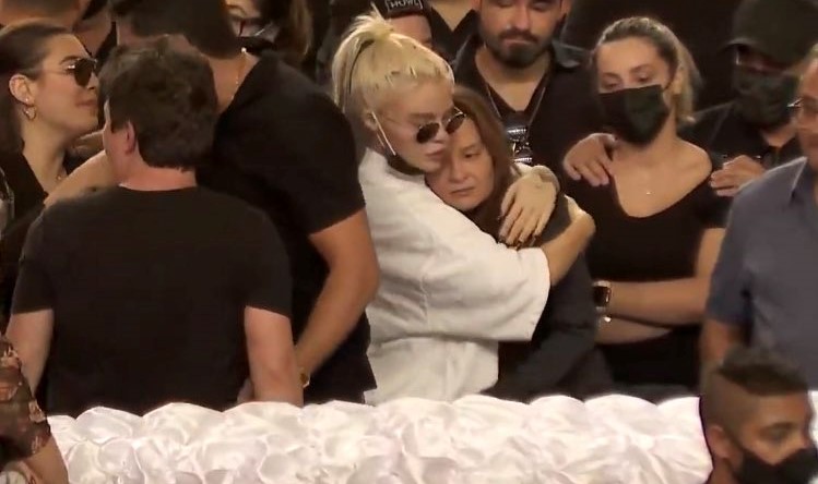 Lu&iacute;sa Sonza e Mara&iacute;sa no vel&oacute;rio de Mar&iacute;lia Mendon&ccedil;a – Foto: Internet/Reprodu&ccedil;&atilde;o/ND