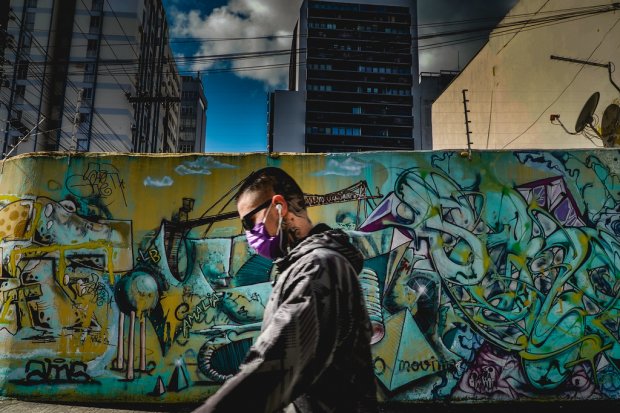 Cidad&atilde;o usando m&aacute;scara em Santa Catarina – Foto: Ricardo Wolffenb&uuml;ttel/Divulga&ccedil;&atilde;o/ND