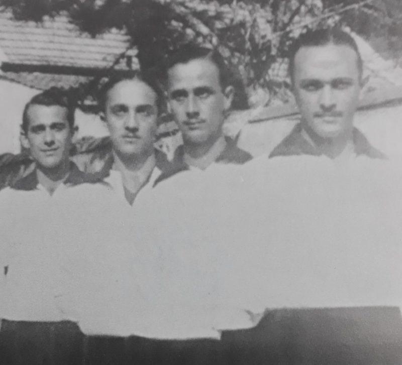 Calico, &aacute; frente e seus irm&atilde;os com a camisa do Figueirense – Foto: Acervo Zita Maria Moritz/ND