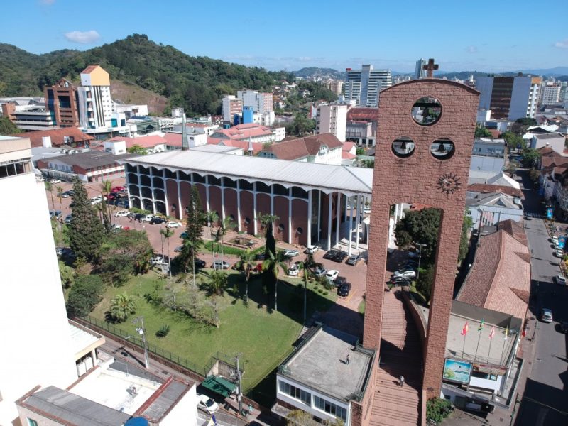 Dia amanhece ensolarado, abafado e com temperatura de 26&deg;C nesta manh&atilde; de sexta-feira (24) – Foto: Michele Lamin/Prefeitura de Blumenau/ND