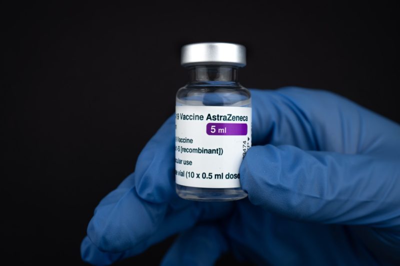 As vacinas já existentes são eficazes no combate à nova variante do coronavírus, afirmam pesquisadores &#8211; Foto: Mika Baumeister/Unsplash/ND