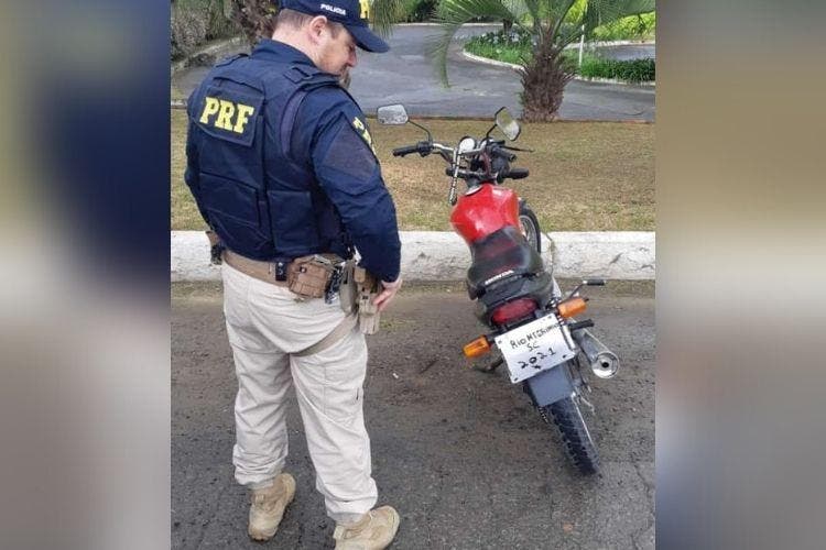 Moto com placa mil grau é apreendida em SC