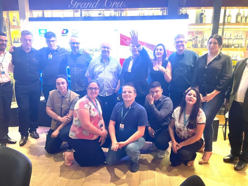 Dirigentes e colaboradores da NDTV de Chapec&oacute; – Foto: Moacir Pereira
