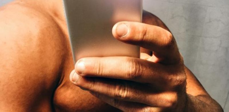 Rebelde, mulher envia ‘nudes’ do ex-namorado para a atual dele em SC — Foto: Imagem ilustrativa/Internet/ND
