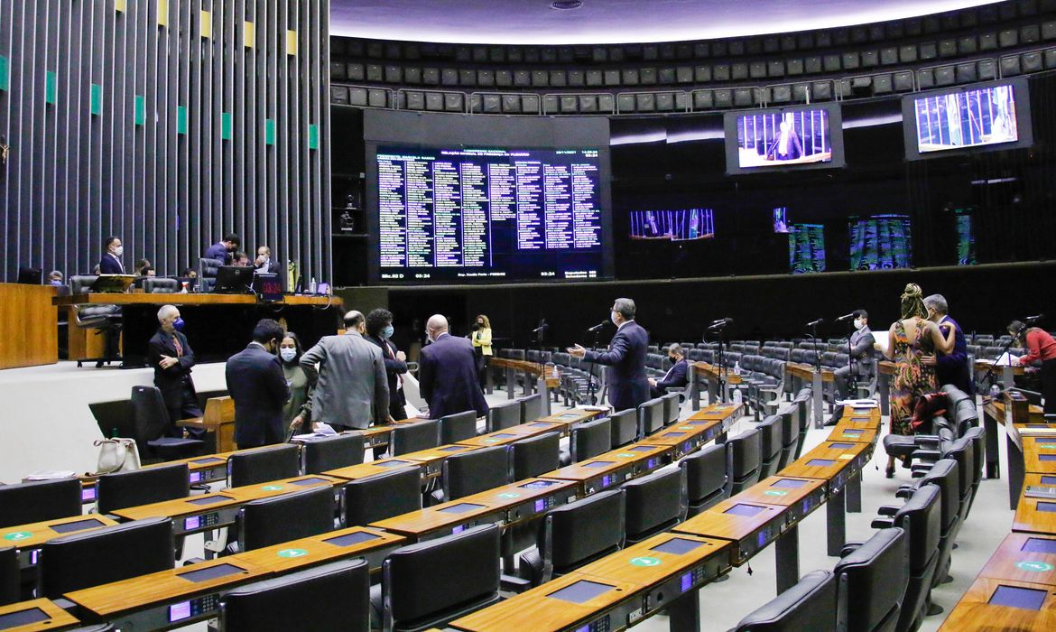 Líderes partidários se reúnem nesta terça-feira (20)