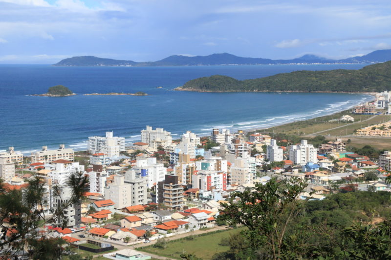 Praia de Palmas, em Governador Celso Ramos &#8211; Foto: Divulgação/Santur/ND