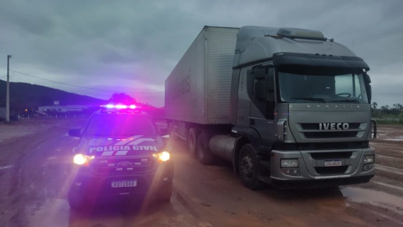 Caminh&atilde;o foi encontrado abandonado na sexta-feira (12) – Foto: Pol&iacute;cia Civil/Divulga&ccedil;&atilde;o