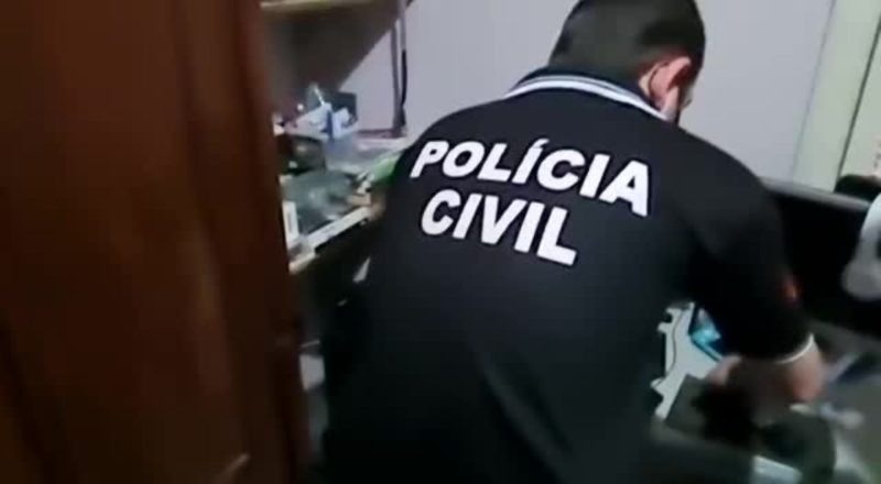 Materiais pornográficos de crianças foram encontrados na casa de professor, em Joinville, na última semana