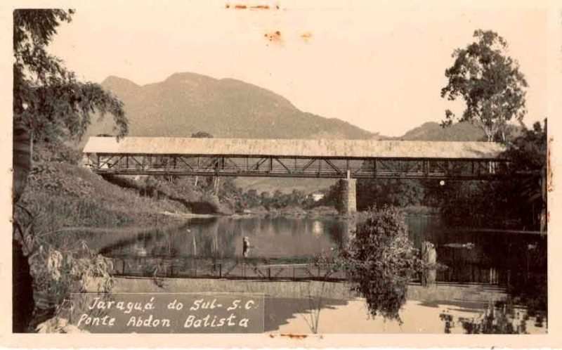 Antiga Ponte Abdon Batista tinha piso de madeira e cobertura de zinco &#8211; Foto: PMJS/Divulgação/ND