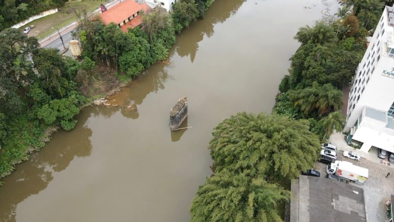 Pilar da antiga ponte foi tombado como patrimônio histórico em 2012 – Foto: PMJS/Divulgação/ND