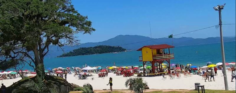 Canasvieiras, a praia preferida dos vizinhos, no final da manh&atilde; deste domingo (21) – Foto: TWITER OFICIAL SSP SC/ND
