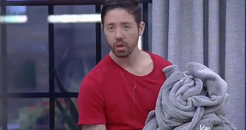 Rico encontra jaqueta rasgada por Day Melo – Foto: Reprodu&ccedil;&atilde;o Internet