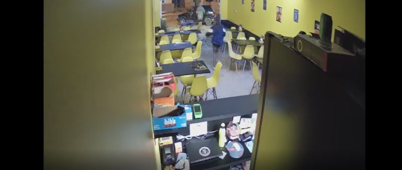 Dupla foi flagrada roubando lanchonete e, ainda, carro estacionado no mesmo dia – Foto: Reprodu&ccedil;&atilde;o/ND