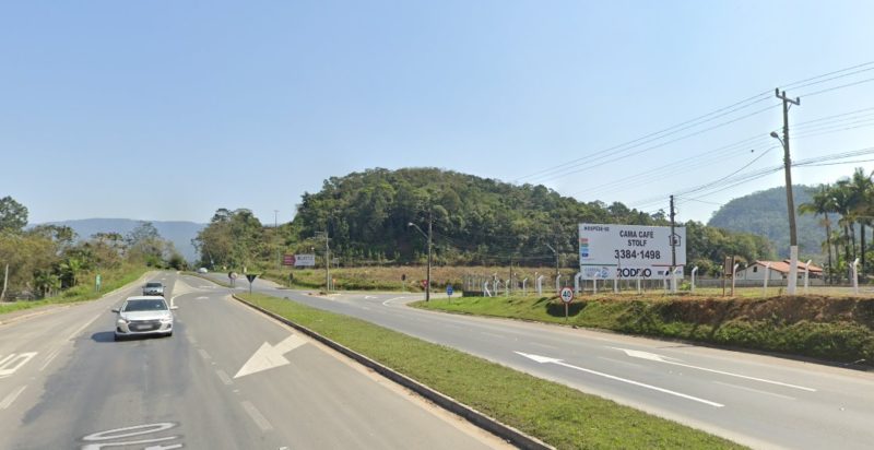 Motorista é assaltado ao parar para ajudar homem nas margens da BR-470