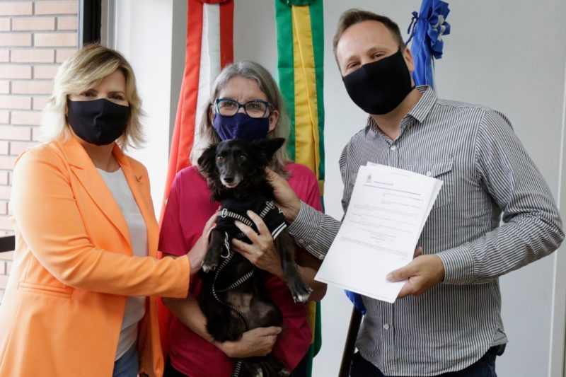 Rejane Gambin, tania larson e prefeito adriano silva