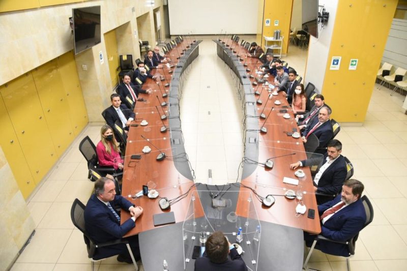 Reunião dos observadores com o governador de Santiago - Foto: Divulgação ND