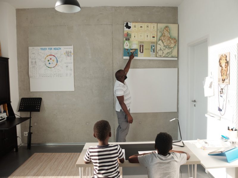 O ensino da hist&oacute;ria e cultura afro-brasileira e africana &eacute; obrigat&oacute;rio nas escolas brasileiras desde 2003 – Foto: Nappy/Divulga&ccedil;&atilde;o/ND