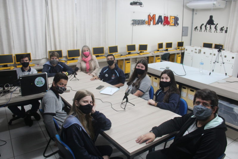 O projeto da rádio ajuda também os alunos na oratória, o senso crítico, a autonomia e o pertencimento ao ambiente escolar &#8211; Foto: Renata Bomfim/Divulgação/Its Teens