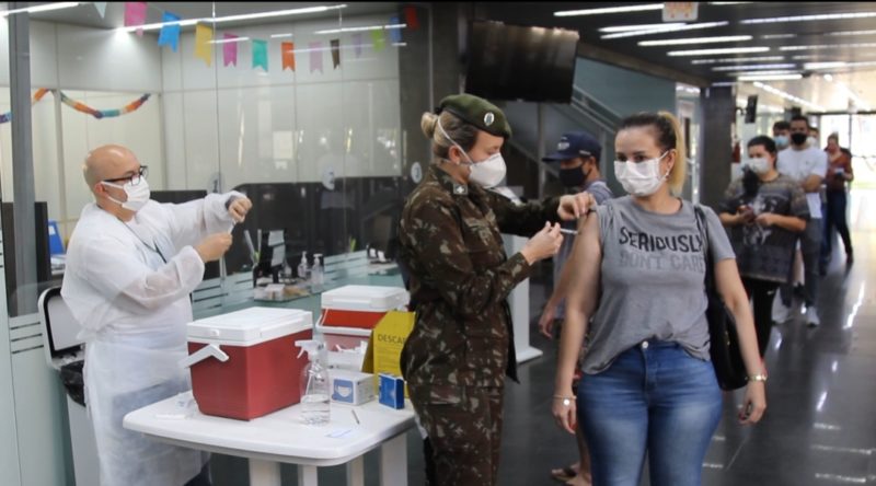 As salas de vacina foram estruturadas com apoio de v&aacute;rios setores da sociedade como o Ex&eacute;rcito Brasileiro e comunidades religiosas. – Foto: Divulga&ccedil;&atilde;o/ND