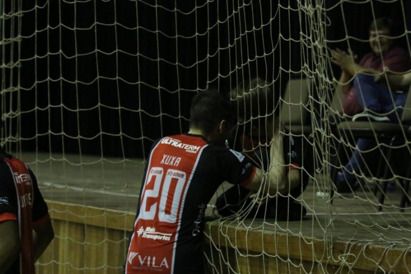 Xuxa marcou dois e comemorou com o filho, Felipe &#8211; Foto: Juliano Schmidt/JEC Futsal/Divulgação/ND