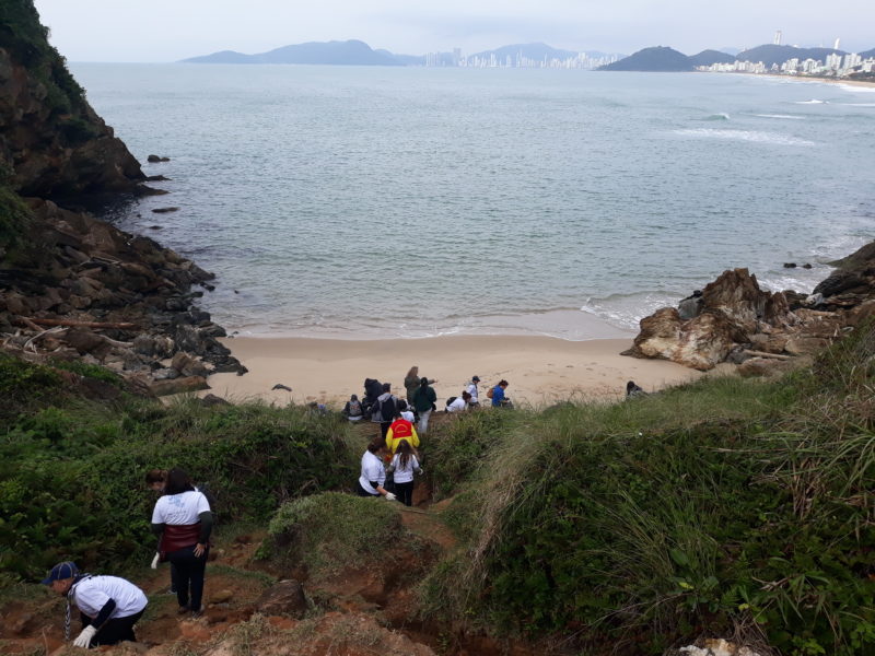 Início da trilha do Canto do Morcego, em Itajaí