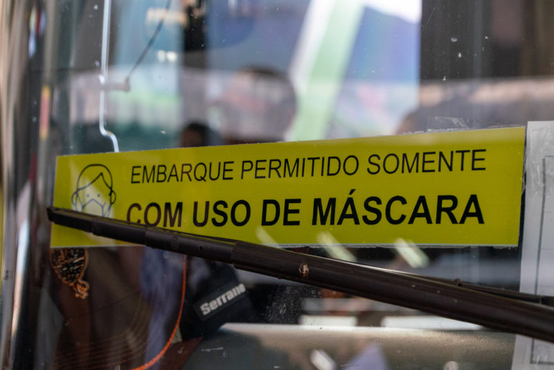 Nos &ocirc;nibus, somente entram passageiros portando m&aacute;scaras – Foto: Ricardo Wolffennuttel/governo de Santa Catarina/Divulga&ccedil;&atilde;o/ND