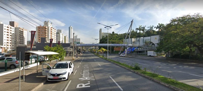 Localidade onde ocorreu a perseguição, na rua Antonio da Veiga, em Blumenau &#8211; Foto: Internet/Redação ND