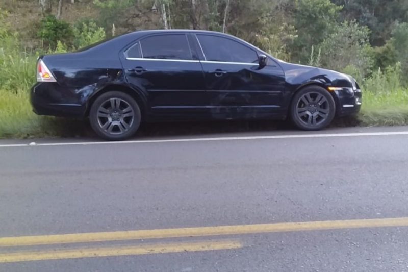 O motorista do Ford Fusion n&atilde;o ficou ferido – Foto: Bombeiros/ Divulga&ccedil;&atilde;o