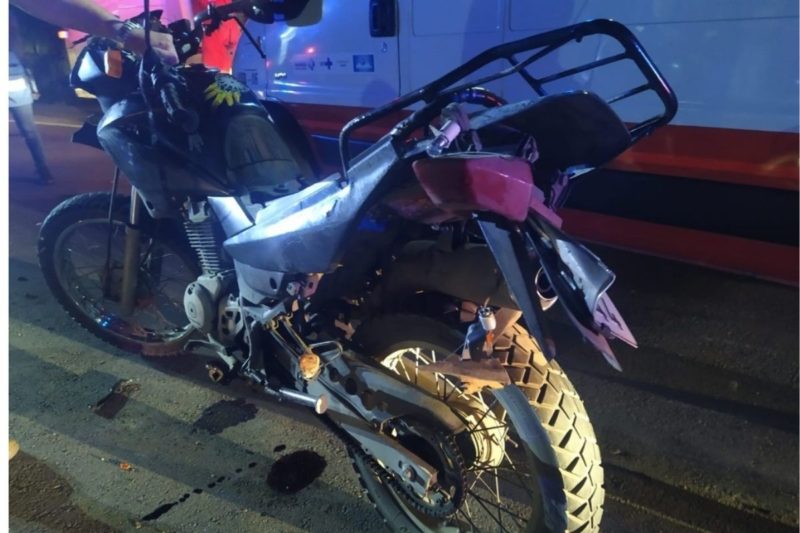 A v&iacute;tima conduzia uma moto com placa de Rodeio – Foto: PRF/Divulga&ccedil;&atilde;o