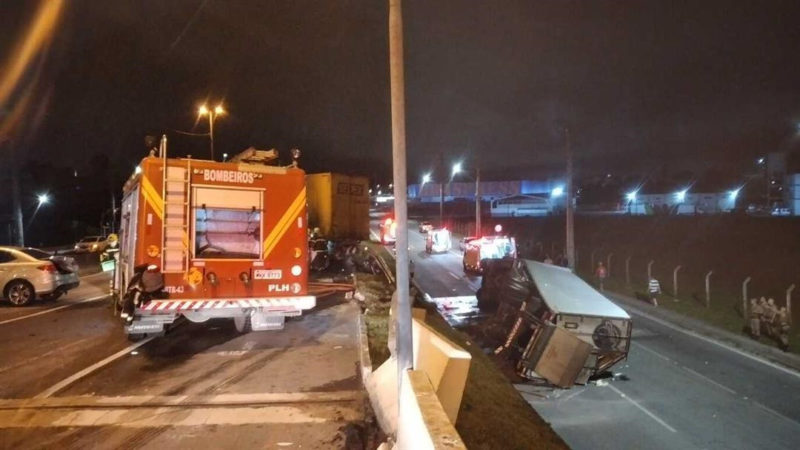 Grave acidente deixa dois mortos na Br-101 em Palho&ccedil;a – Foto: Arteris Litoral Sul/Divulga&ccedil;&atilde;o/ND