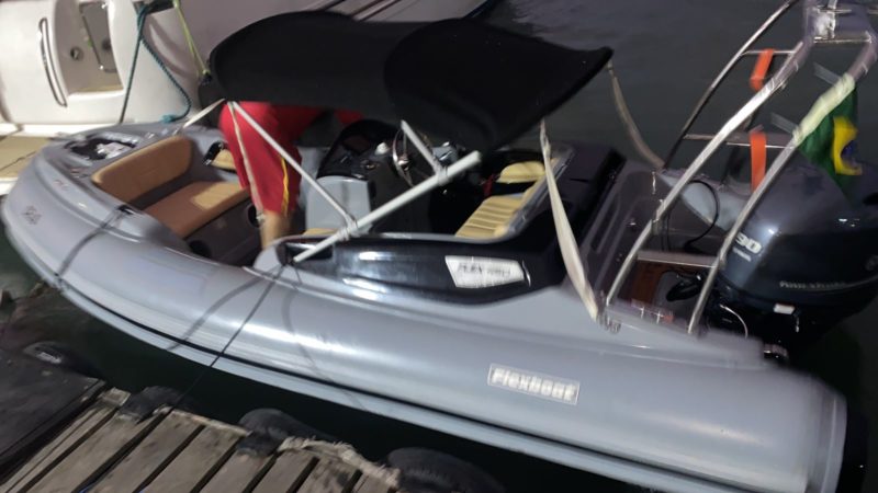 Empres&aacute;rio e amigos estavam em um bote que bateu contra um barco pesqueiro que estava ancorado – Foto: Corpo de Bombeiros/Reprodu&ccedil;&atilde;o