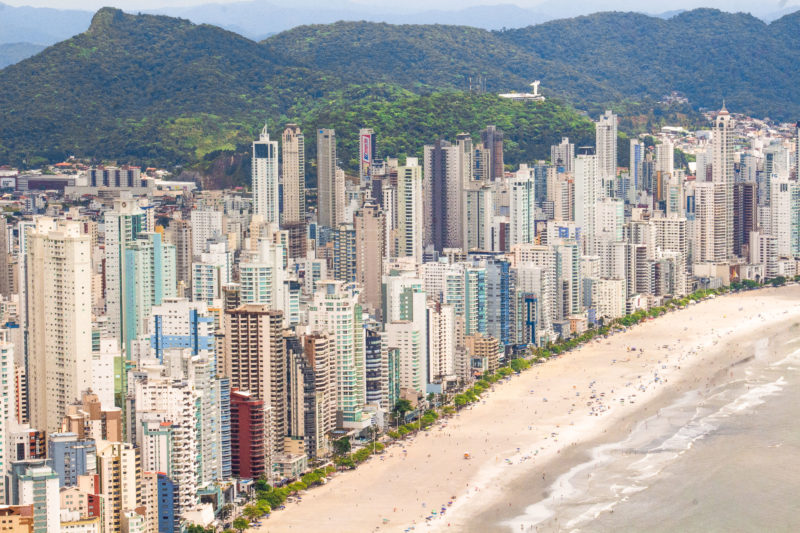 Alargamento da Praia Central em Balne&aacute;rio Cambori&uacute; aumenta expectativas para o ver&atilde;o – Foto: Bruno Golembiewski/ND