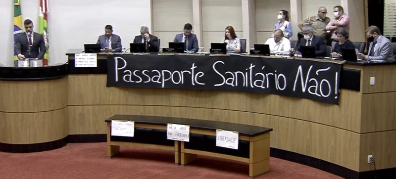 Audi&ecirc;ncia p&uacute;blica discutiu projetos contra passaportes sanit&aacute;rios – Foto: Reprodu&ccedil;&atilde;o/TVAlesc