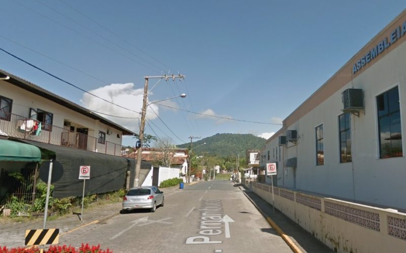 Homem foi preso após ameaçar colocar fogo em familiares