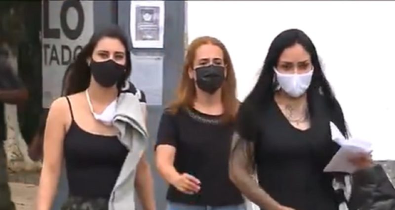 Ana Carolina Jatobá (meio) deixou a prisão para saída temporária e deve voltar em 3 de janeiro de 2022 &#8211; Foto: Reprodução/ND