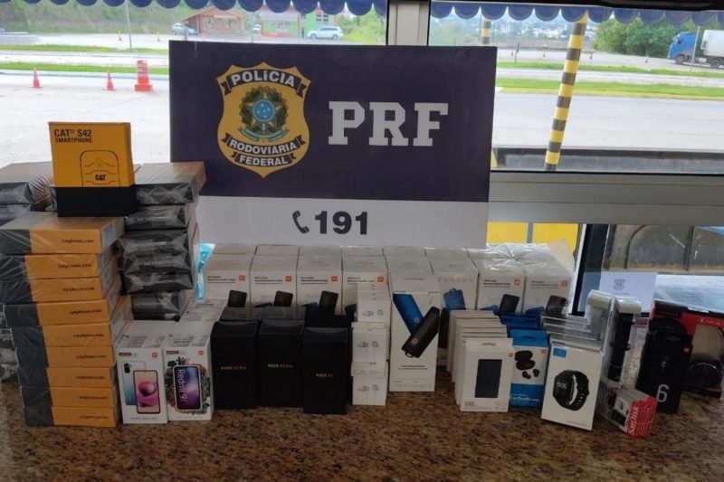 Cerca de R$ 70 mil em eletr&ocirc;nicos foram apreendidos em Mafra – Foto: PRF/Divulga&ccedil;&atilde;o