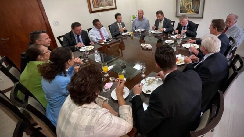 Almo&ccedil;o de deputados do MDB e do PSD – Foto: Simone Sartori/Divulga&ccedil;&atilde;o/ND