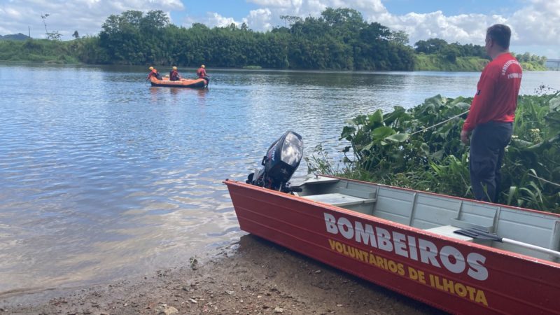 Corpo de adolescente de 15 anos foi encontrado na manh&atilde; deste s&aacute;bado (25) – Foto: Corpo de Bombeiros Volunt&aacute;rios de Ilhota/Divulga&ccedil;&atilde;o/ND