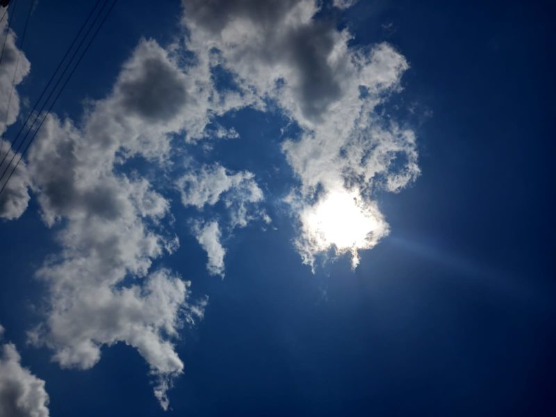 Céu sem nuvens de chuva